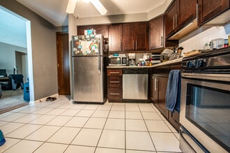 5525 N Chester Ave, Unit #41 in Chicago, IL - Building Photo - Building Photo