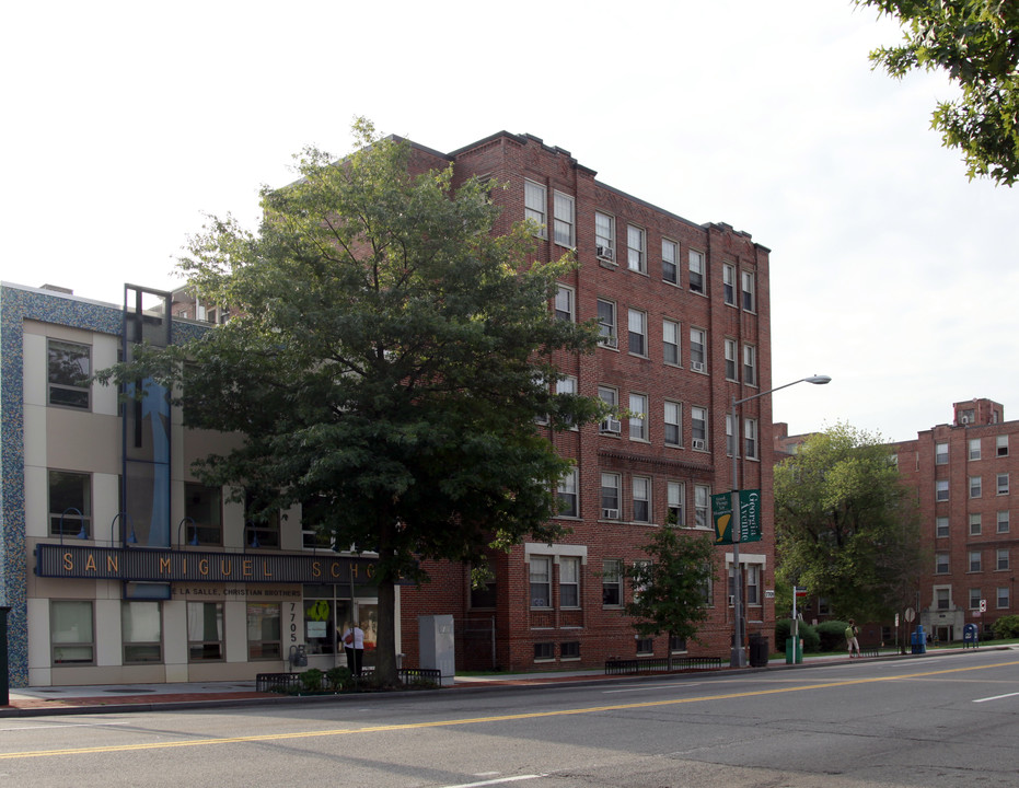 Juniper Courts in Washington, DC - Building Photo