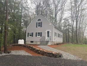 102 New Templeton Rd in Hubbardston, MA - Foto de edificio - Building Photo
