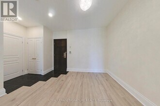 102 Bloor St W in Toronto, ON - Building Photo - Building Photo