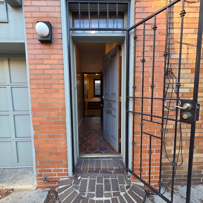 740 E Passyunk Ave, Unit A in Philadelphia, PA - Building Photo - Building Photo