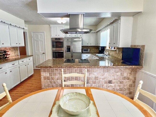 16902 Summit Oaks Ln