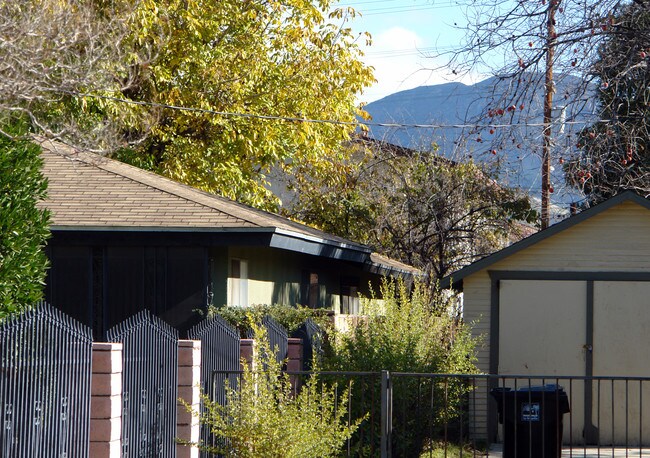 3964 Genevieve St in San Bernardino, CA - Foto de edificio - Building Photo