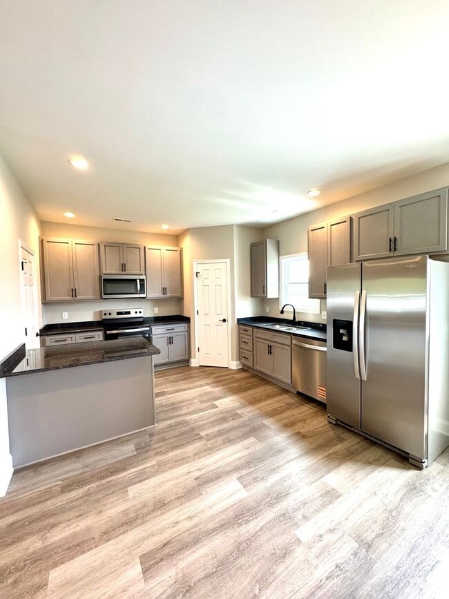 678 Zephyr Dr in Rockingham, VA - Building Photo - Building Photo