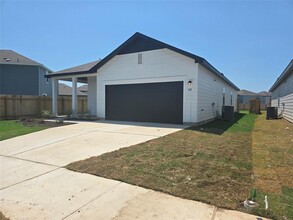 501 McFadin Wy in Taylor, TX - Building Photo - Building Photo