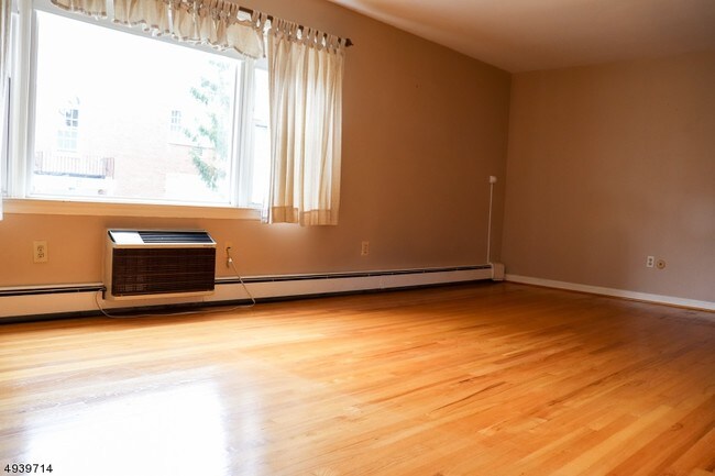 565 Grove St-Unit -D 15 in Clifton, NJ - Building Photo - Building Photo