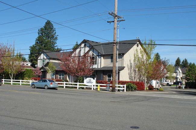 Southpoint Village Apartments in Portland, OR - Building Photo - Building Photo