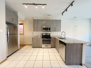 2413 W Taylor St, Unit 2 in Chicago, IL - Building Photo - Building Photo