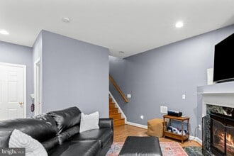 43768 Lees Mill Square in Leesburg, VA - Building Photo - Building Photo