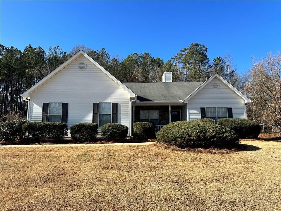 35 Hidden Brook Ln in Newnan, GA - Building Photo