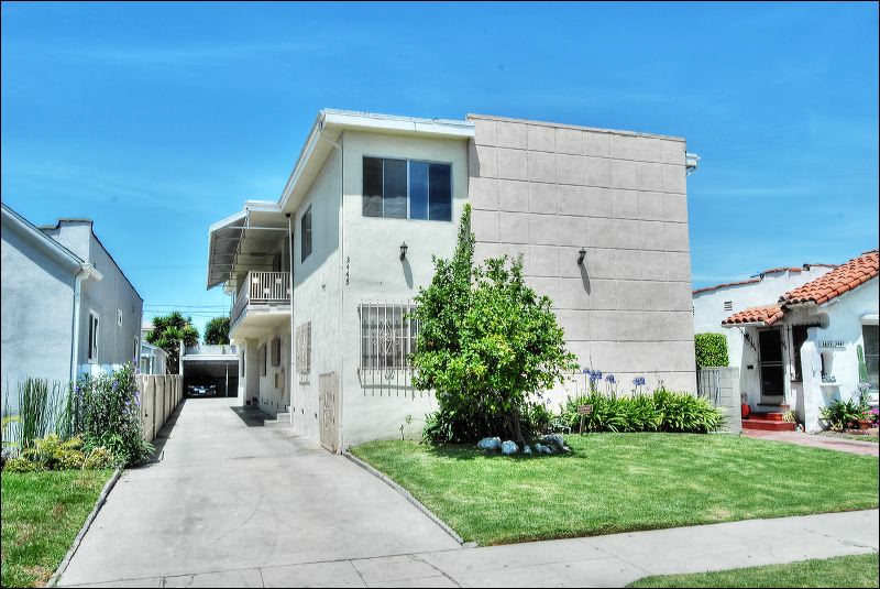 3445 Edgehill Dr in Los Angeles, CA - Building Photo