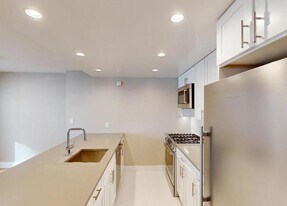 80 N Moore St in New York, NY - Building Photo