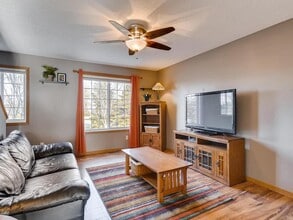 15587 Flight Way in Apple Valley, MN - Building Photo - Building Photo