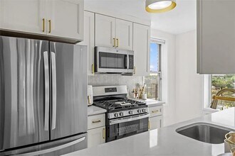 759 E 10th St in Brooklyn, NY - Building Photo - Building Photo