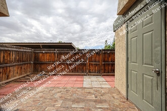 6058 W Golden Ln in Glendale, AZ - Foto de edificio - Building Photo