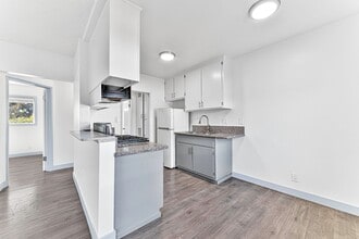 210 E 29th St, Unit 17 in Long Beach, CA - Building Photo - Building Photo