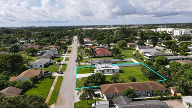 218 SW 10th Ave in Delray Beach, FL - Foto de edificio - Building Photo