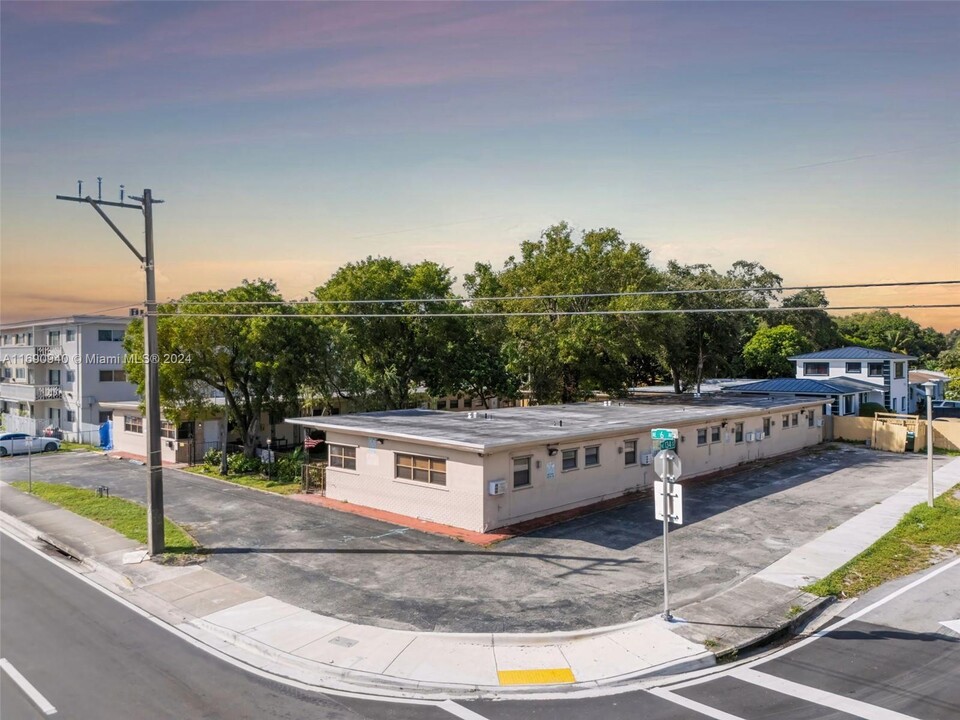 13390 NE 6th Ave in North Miami, FL - Building Photo