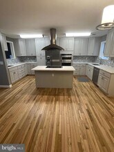 8012 Merry Oaks Ct in Vienna, VA - Building Photo - Building Photo