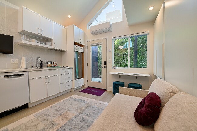 619 Ultimo Ave in Long Beach, CA - Building Photo - Building Photo