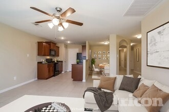 821 Painted Bison Dr in La Marque, TX - Building Photo - Building Photo