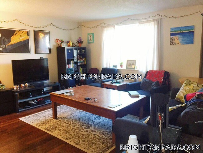 15 Colborne Rd, Unit 6 in Boston, MA - Foto de edificio - Building Photo