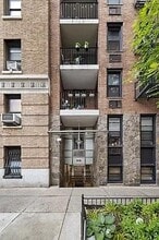 315 W 55th St in New York, NY - Building Photo - Building Photo