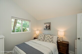 9 Bolster Ln NE in Saratoga Springs, NY - Building Photo - Building Photo