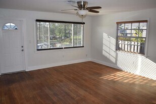 1226 N A St in Lake Worth Beach, FL - Building Photo