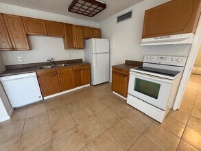 641 Executive Center Dr in West Palm Beach, FL - Building Photo - Building Photo