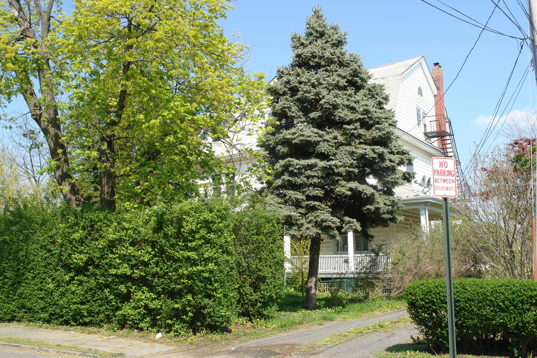 163 Morris Ave in Long Branch, NJ - Foto de edificio