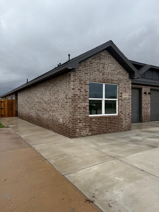 2102 Norwich Ave in Lubbock, TX - Building Photo