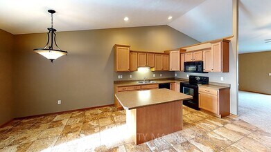 6512 E 45th St, Unit 6512 in Sioux Falls, SD - Building Photo - Building Photo