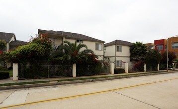 Chesapeake Apartments in Oceanside, CA - Building Photo - Building Photo