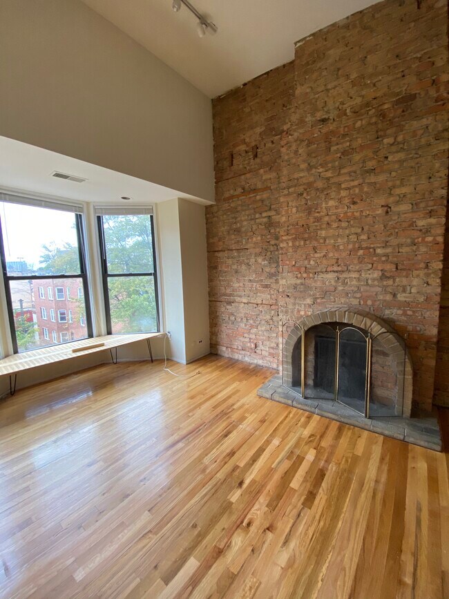 606 W Surf St, Unit 2BD in Chicago, IL - Building Photo - Building Photo