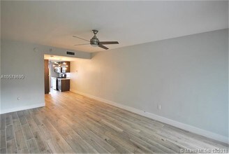 942 Lenox Ave-Unit -6 in Miami Beach, FL - Foto de edificio - Building Photo