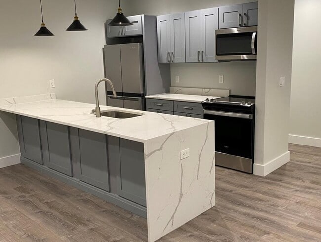 532 N Main St, Unit 8