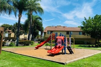 PepperTree Place in Riverside, CA - Building Photo - Building Photo