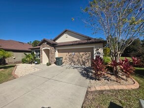 108 San Mardeen Ct in Daytona Beach, FL - Foto de edificio - Building Photo