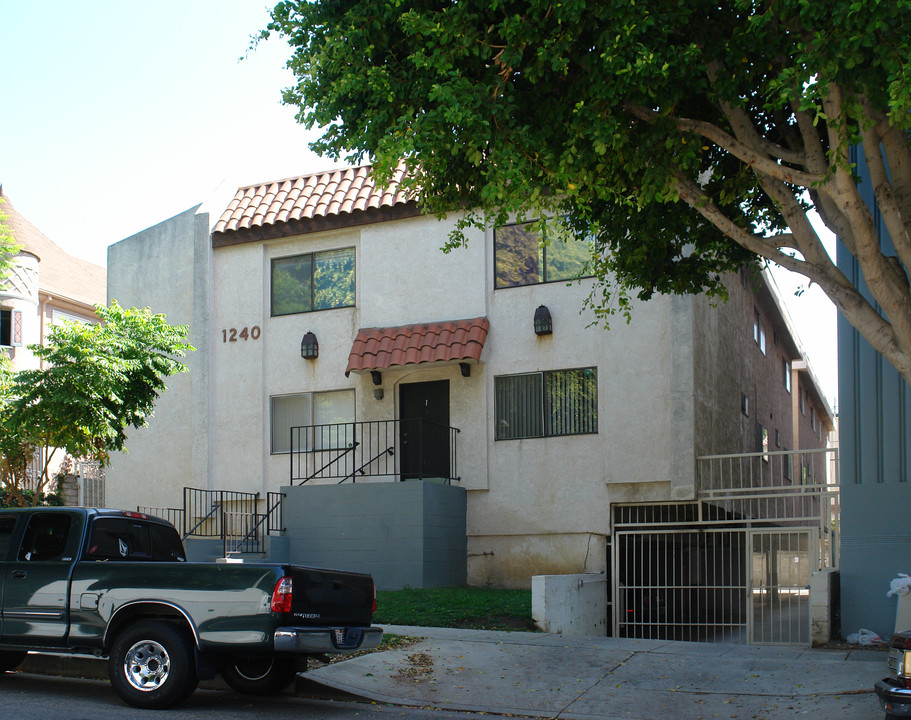 1240 N Flores St in West Hollywood, CA - Foto de edificio