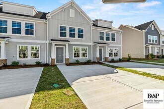 1050 Astoria Dr in Columbia, SC - Building Photo - Building Photo