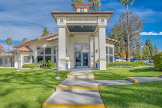 Berkdale Apartments in Riverside, CA - Foto de edificio - Building Photo