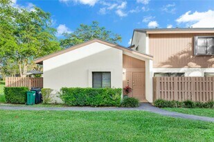 10909 SW 113th Pl in Miami, FL - Building Photo