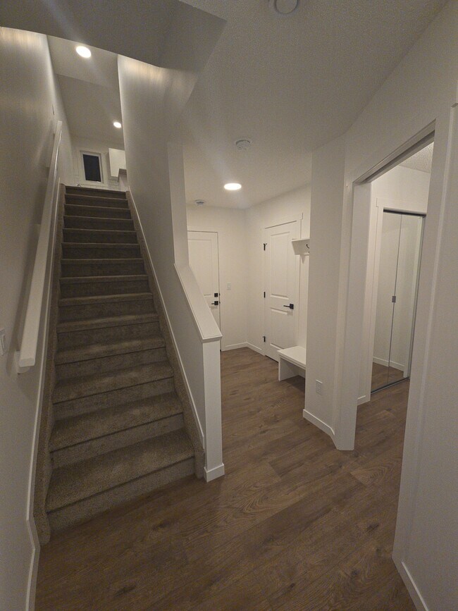 1112 Aster Blvd in Edmonton, AB - Building Photo - Building Photo