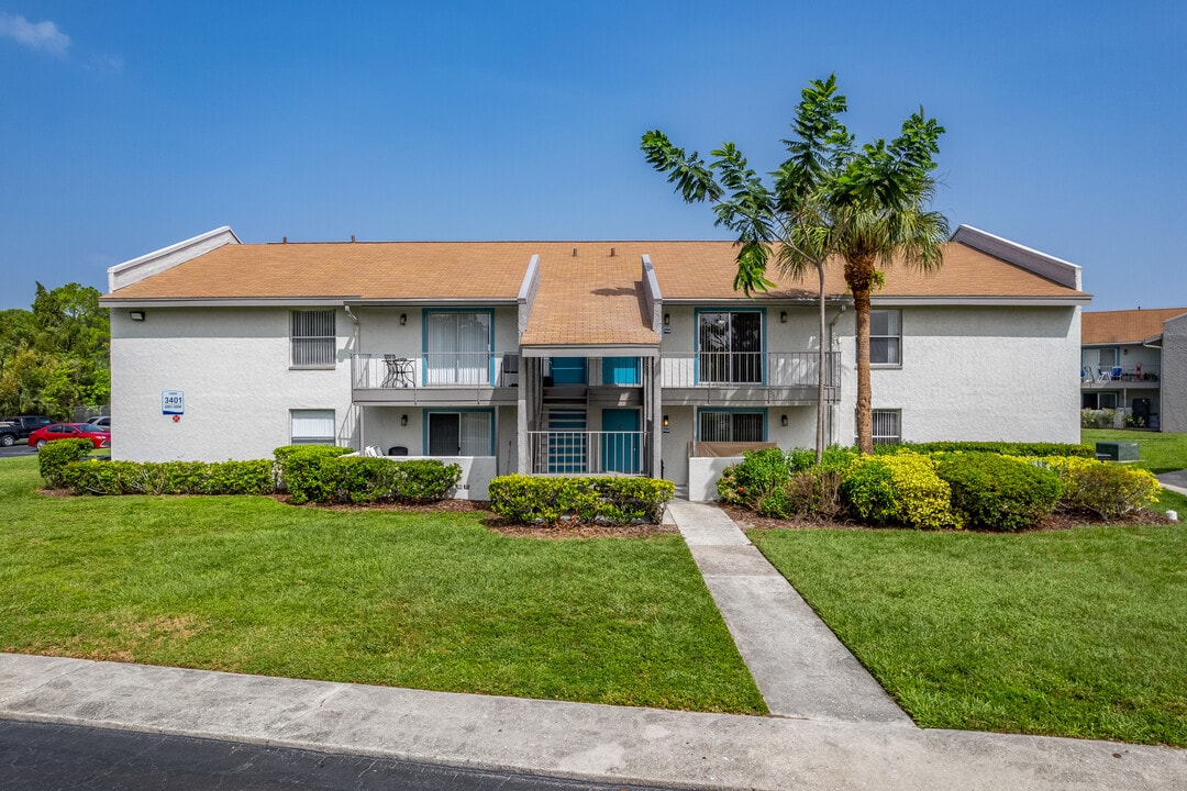 L'Estancia Apartment Homes in Sarasota, FL - Building Photo
