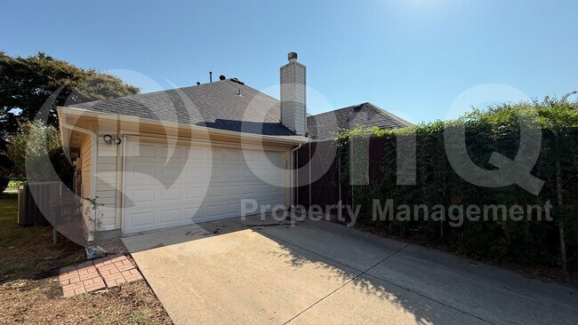 10105 Anne Dr in Frisco, TX - Foto de edificio - Building Photo