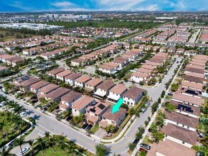 8890 NW 99th Path in Doral, FL - Building Photo - Building Photo