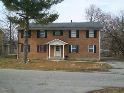 2010 Landing Dr in Louisville, KY - Building Photo