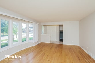 7758 Sycamore Dr in Orland Park, IL - Foto de edificio - Building Photo