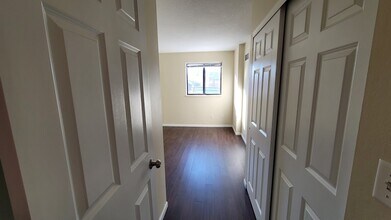 78 10th St E, Unit 406 in St. Paul, MN - Foto de edificio - Building Photo